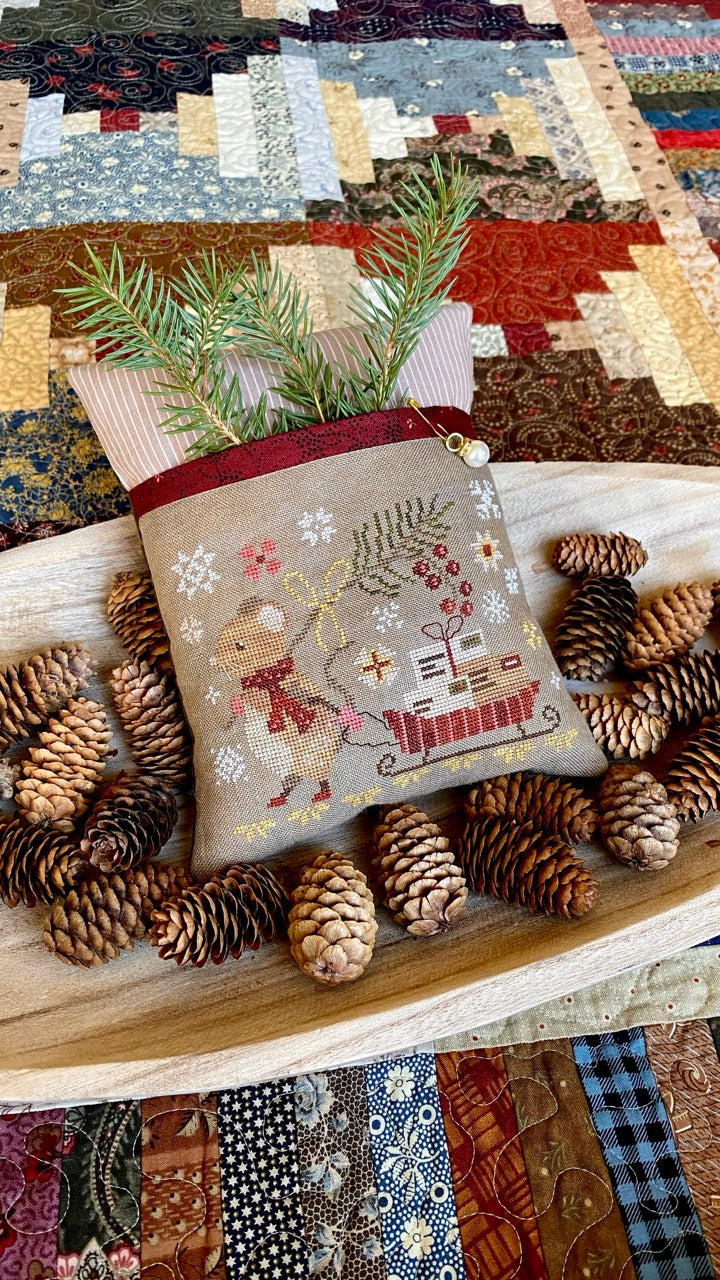 The Postmouse's Christmas Delivery - Finishing Directions